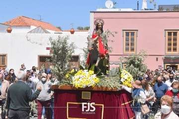 La procesión de La Burrita toma San Juan después de dos años de suspensión por la pandemia/Francisco Javier Santana y Antonio Alí.